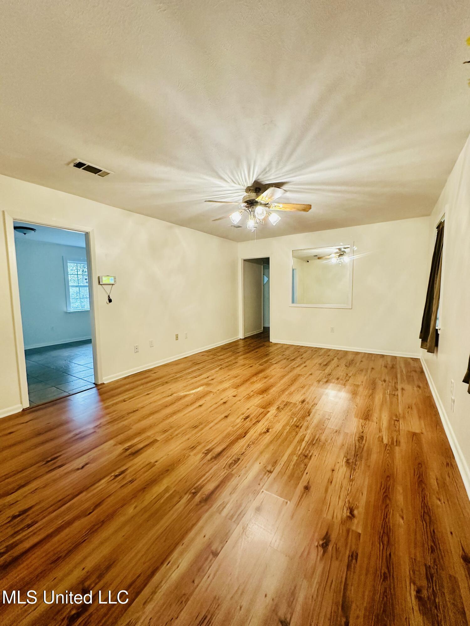 1871 Turtle Road Byram, MS 39272 - Photo 5 of 16 Living Room / Back of room view