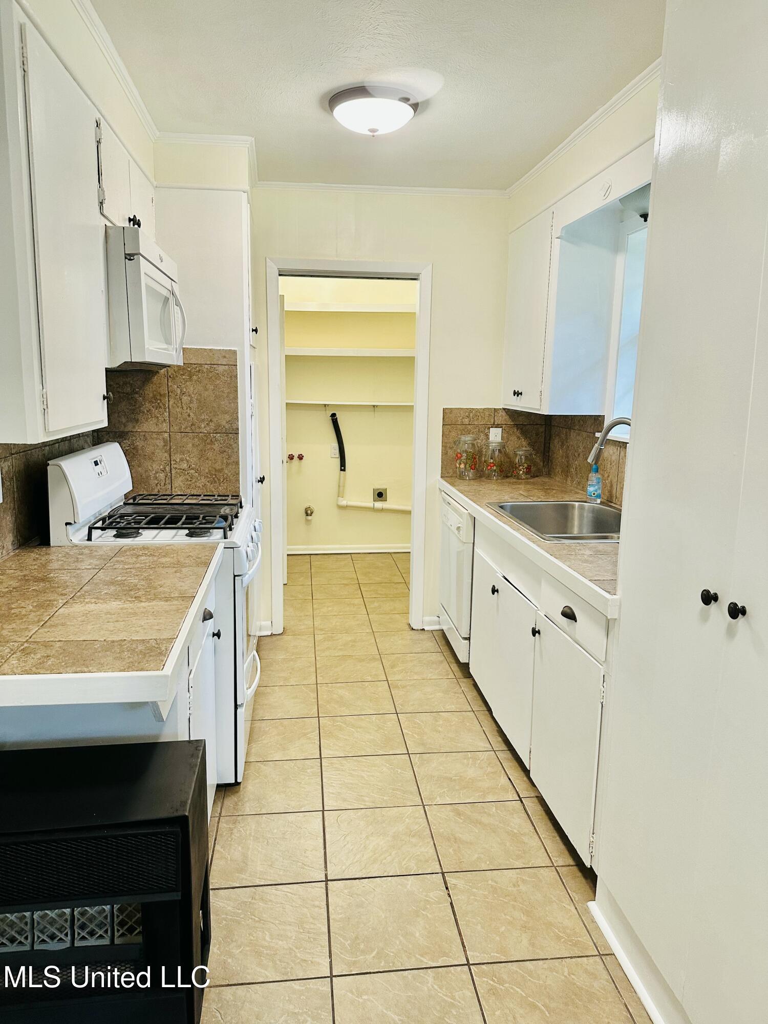 1871 Turtle Road Byram, MS 39272 - Photo 6 of 16 Kitchen