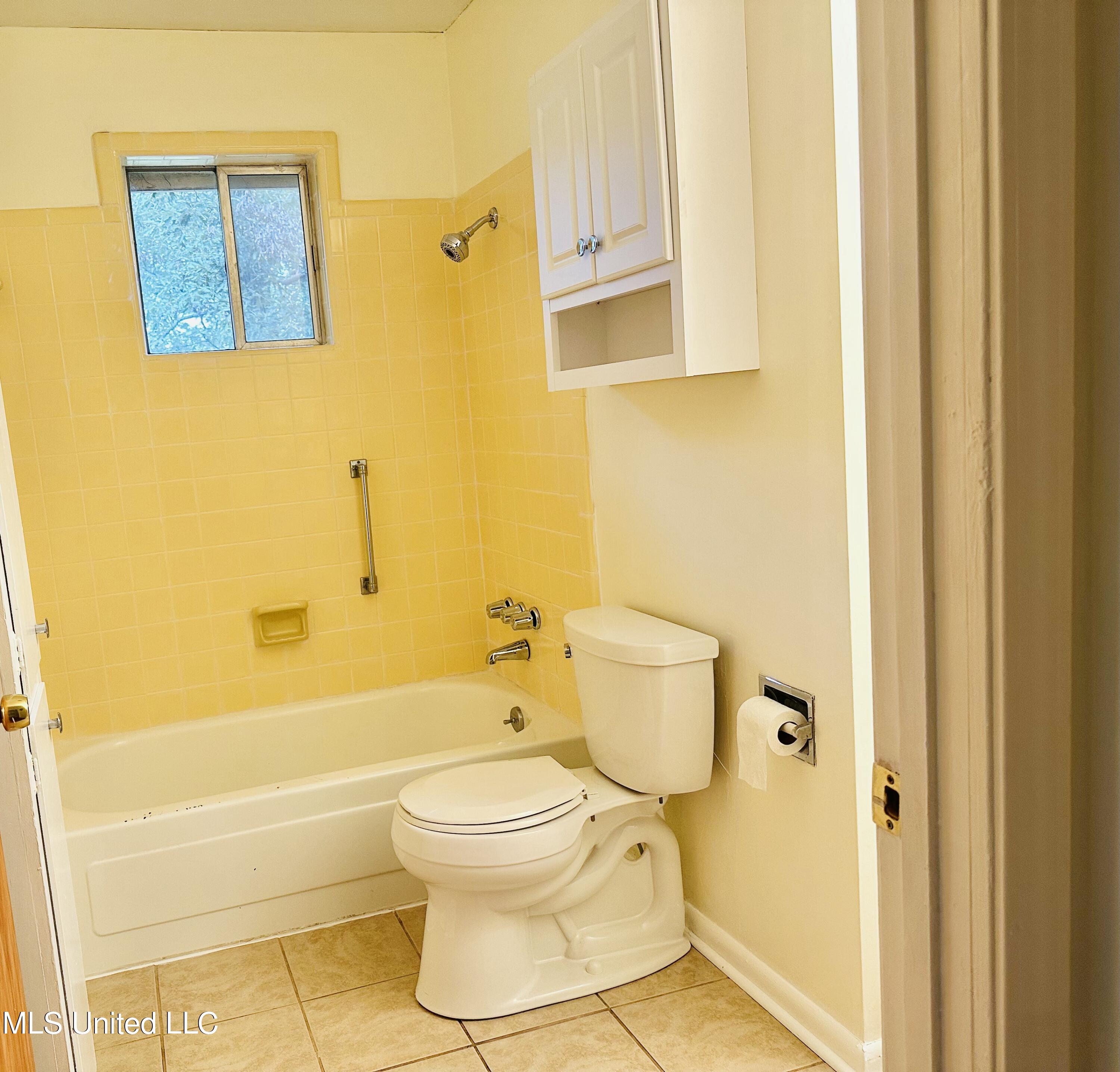 1871 Turtle Road Byram, MS 39272 - Photo 8 of 16 Bathroom 1