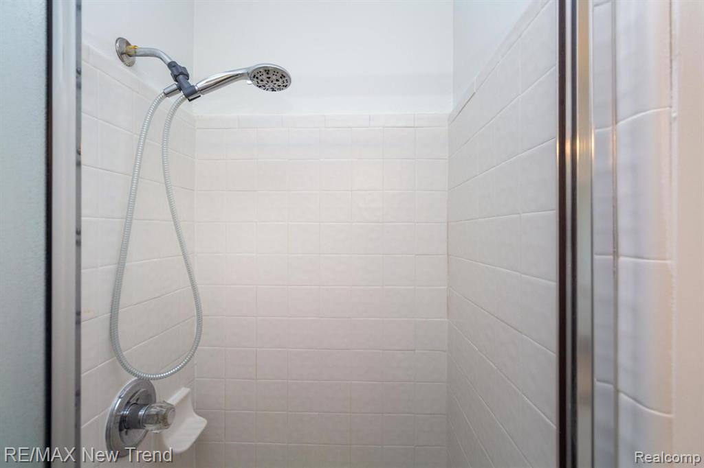 25935 Junction Novi, MI 48375 - Photo 27 of 43