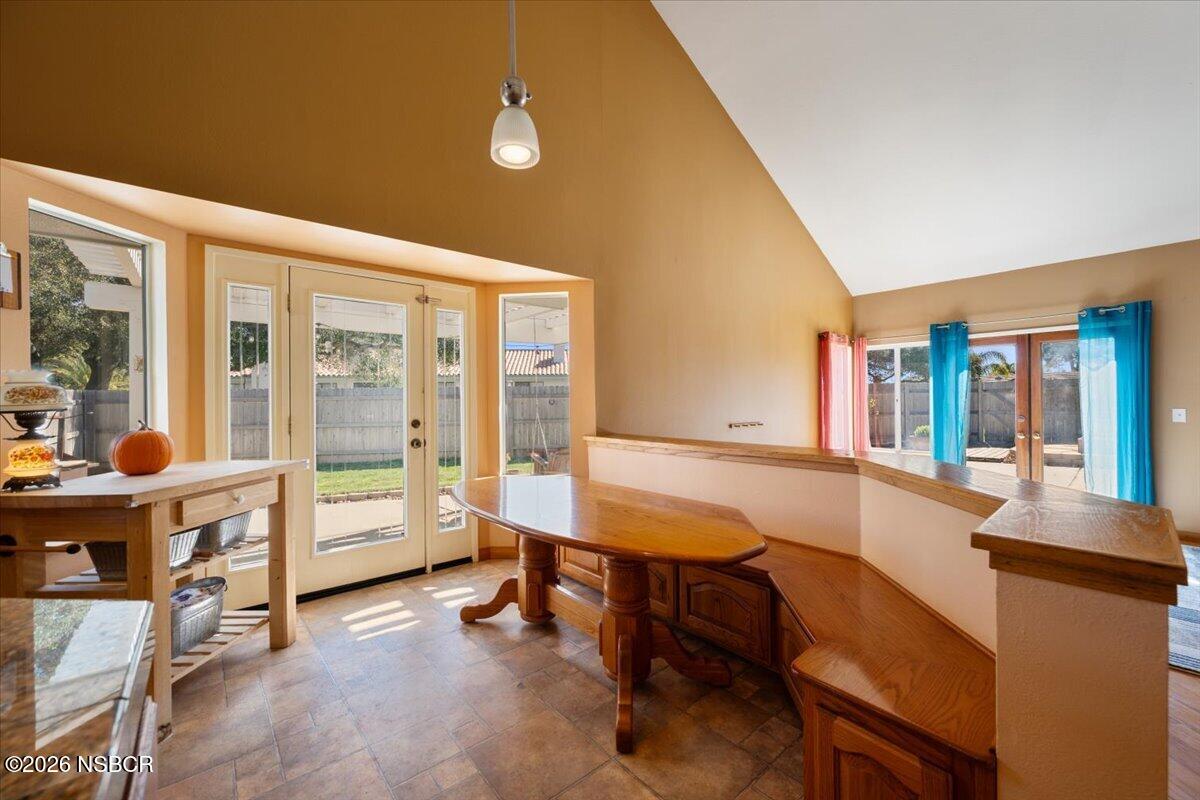 892 Onstott Road Lompoc, CA 93436 - Photo 13 of 40 a room with table and chairs
