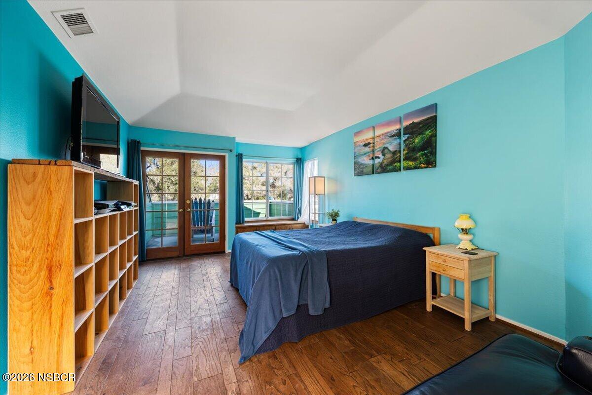 892 Onstott Road Lompoc, CA 93436 - Photo 15 of 40 a bedroom with a bed and a book shelf