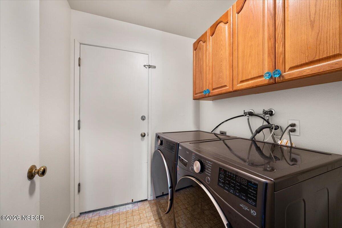 892 Onstott Road Lompoc, CA 93436 - Photo 28 of 40 a utility room with dryer and washer