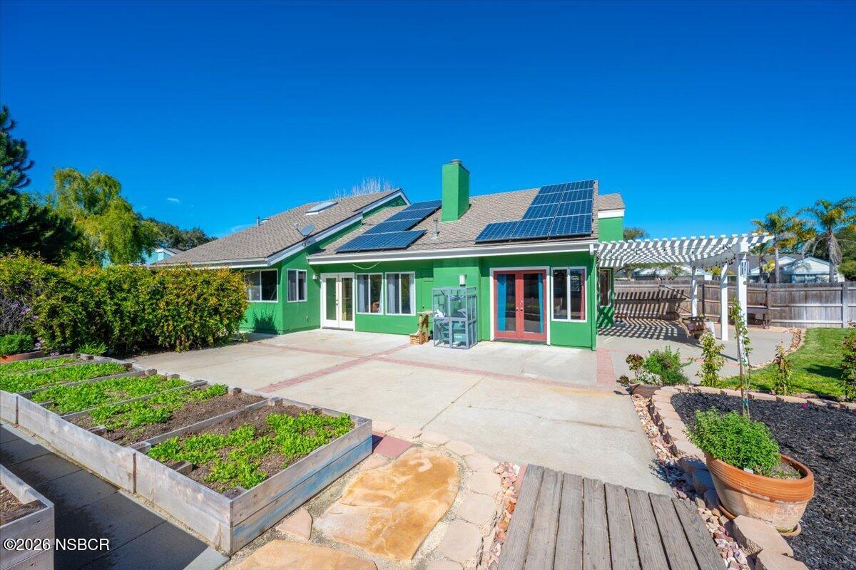 892 Onstott Road Lompoc, CA 93436 - Photo 32 of 40 a front view of a house with garden
