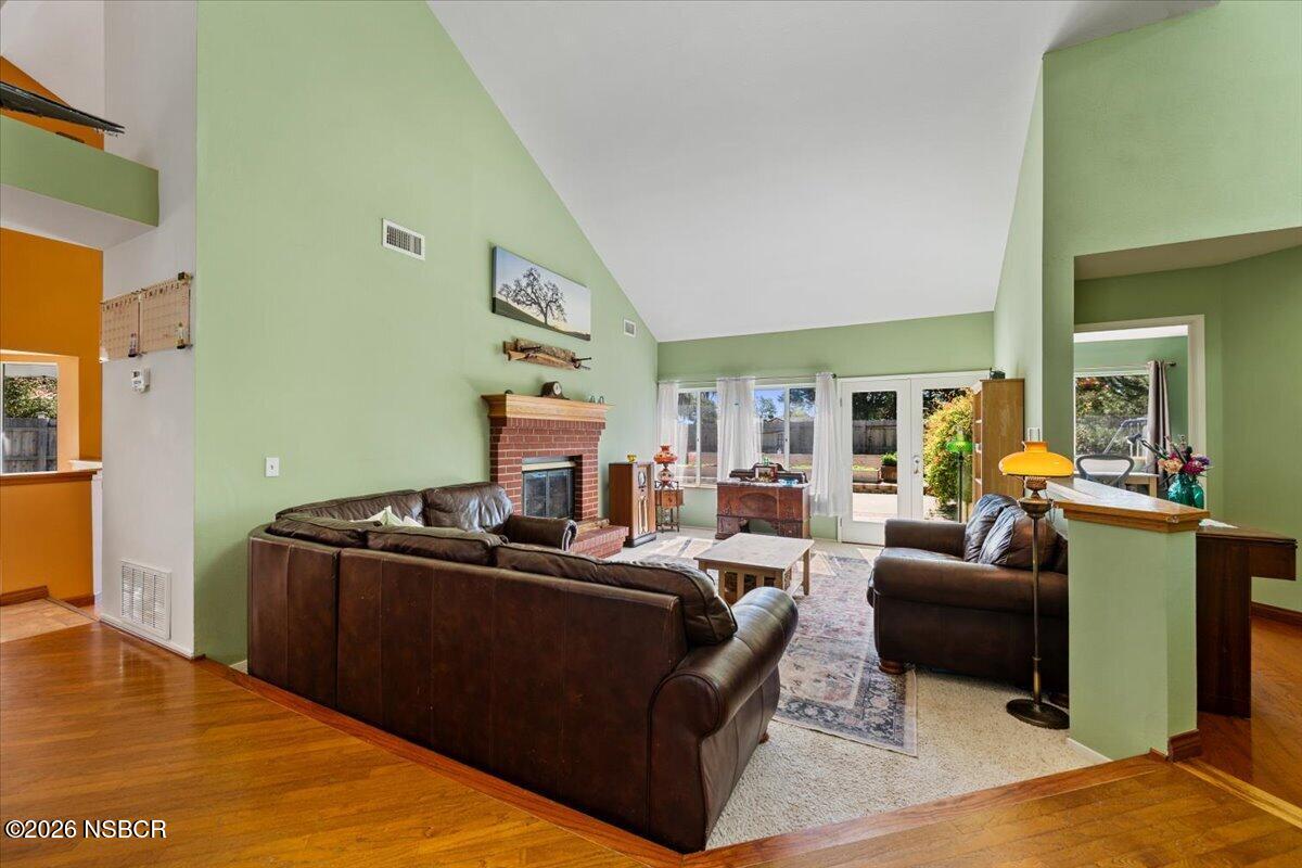 892 Onstott Road Lompoc, CA 93436 - Photo 4 of 40 a living room with furniture