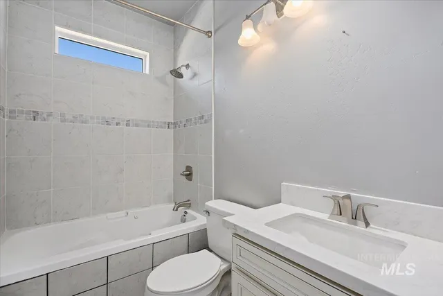 $379,000 | 130 East Ave B, Jerome, ID 83338