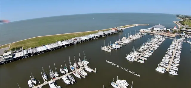 $250,000 | 7700 Breakwater Drive, New Orleans, LA 70124