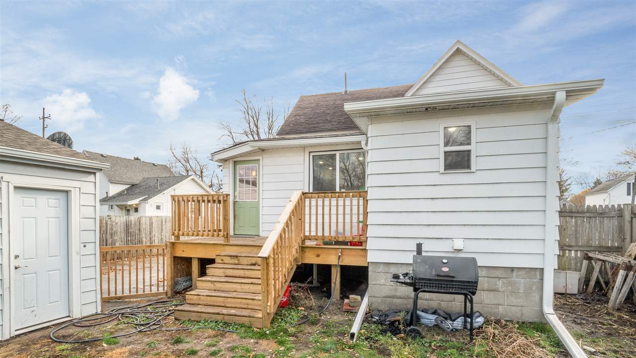 1107 East Smith Road Bay City, MI 48706 - Photo 4 of 25
