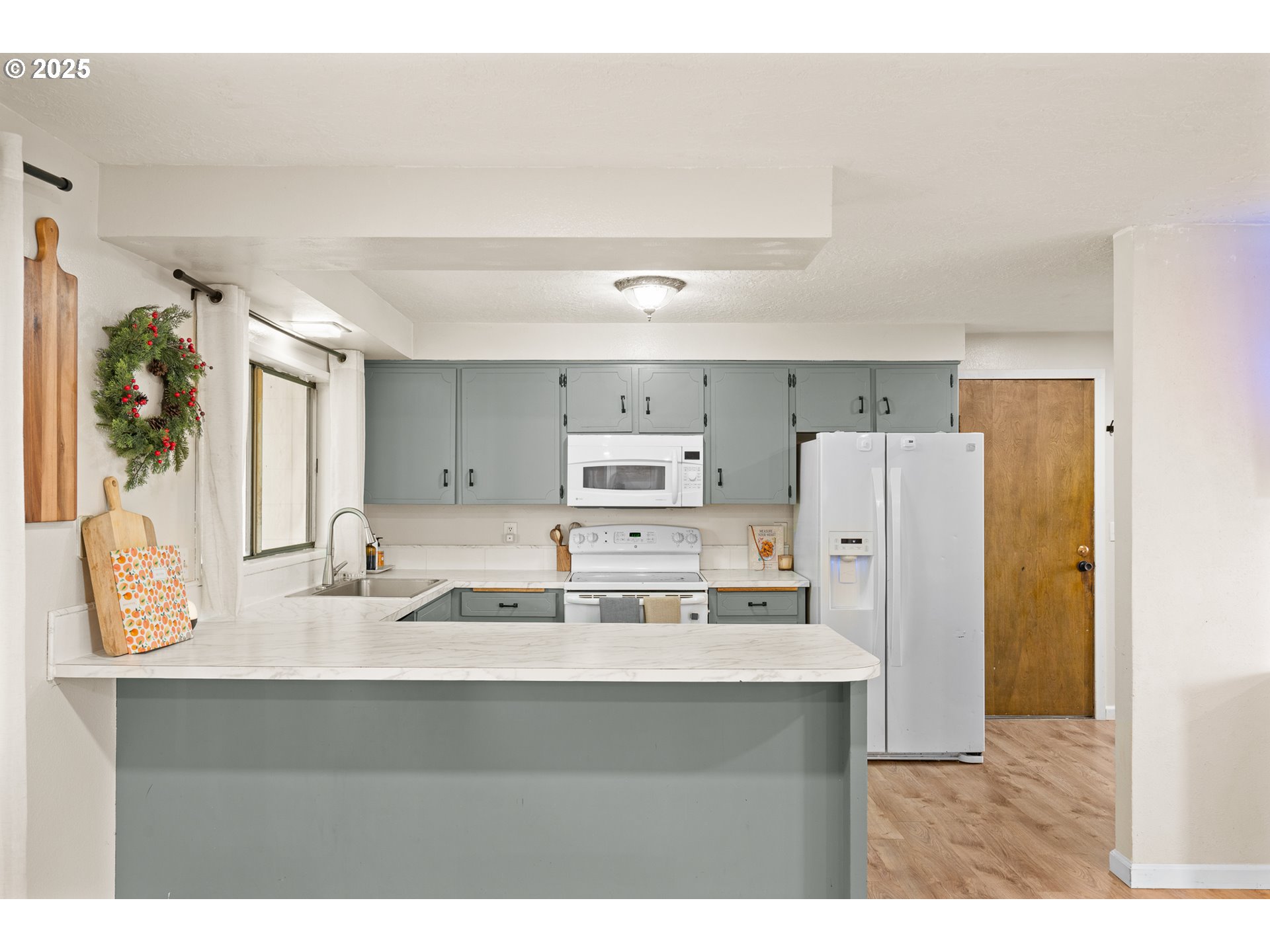 6020 Valley View Road Northeast Silverton, OR 97381 - Photo 12 of 45