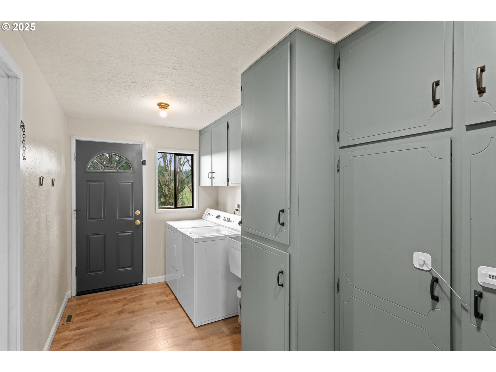 6020 Valley View Road Northeast Silverton, OR 97381 - Photo 31 of 45