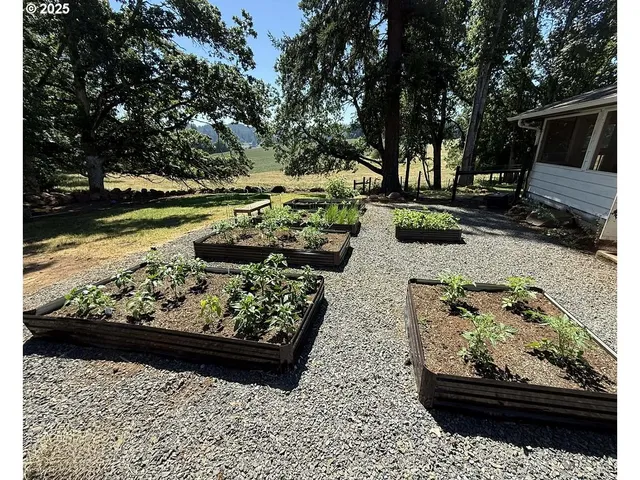 $750,000 | 6020 Valley View Road Northeast, Silverton, OR 97381