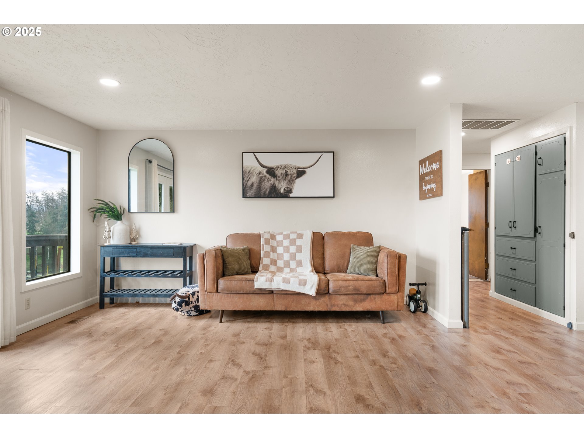 6020 Valley View Road Northeast Silverton, OR 97381 - Photo 9 of 45