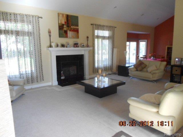 3259 Rockhaven Avenue Rochester, MI 48309 - Photo 3 of 16 GreatRoom.JPG