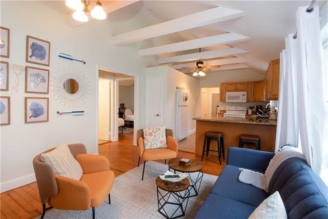 $3,300 | 391 Aquidneck Avenue, Middletown, RI 02842