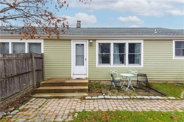 $3,300 | 391 Aquidneck Avenue, Middletown, RI 02842