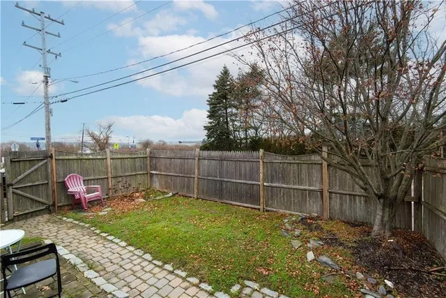 $3,300 | 391 Aquidneck Avenue, Middletown, RI 02842
