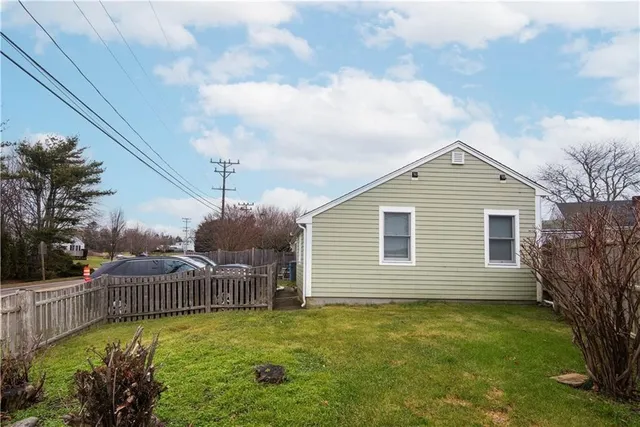 $3,300 | 391 Aquidneck Avenue, Middletown, RI 02842