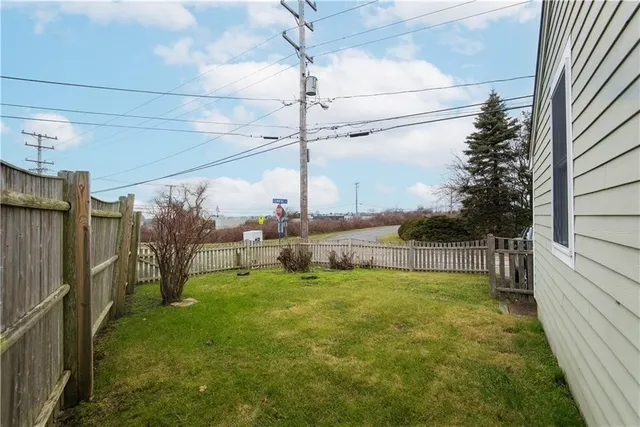$3,300 | 391 Aquidneck Avenue, Middletown, RI 02842