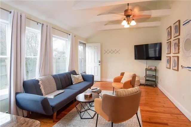 $3,300 | 391 Aquidneck Avenue, Middletown, RI 02842