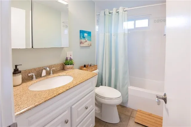 $3,300 | 391 Aquidneck Avenue, Middletown, RI 02842