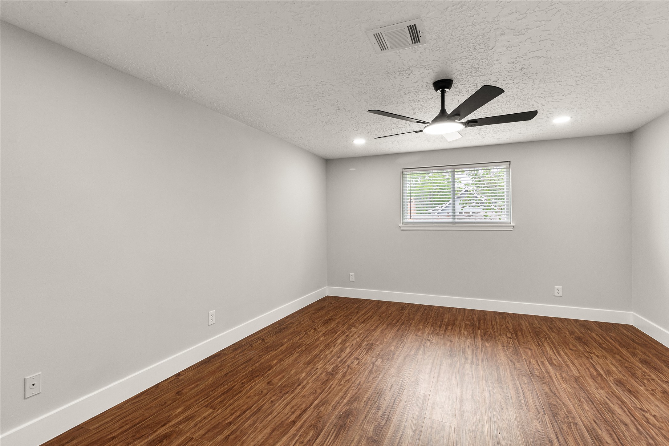 9639 Springview Lane Houston, TX 77080 - Photo 15 of 28