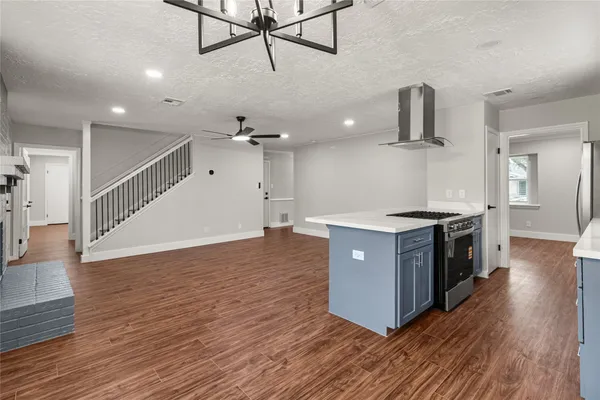 $2,900 | 9639 Springview Lane, Houston, TX 77080