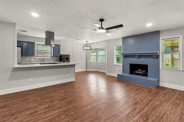 $2,900 | 9639 Springview Lane, Houston, TX 77080