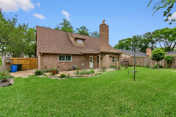 $2,900 | 9639 Springview Lane, Houston, TX 77080