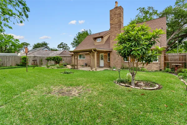 $2,900 | 9639 Springview Lane, Houston, TX 77080