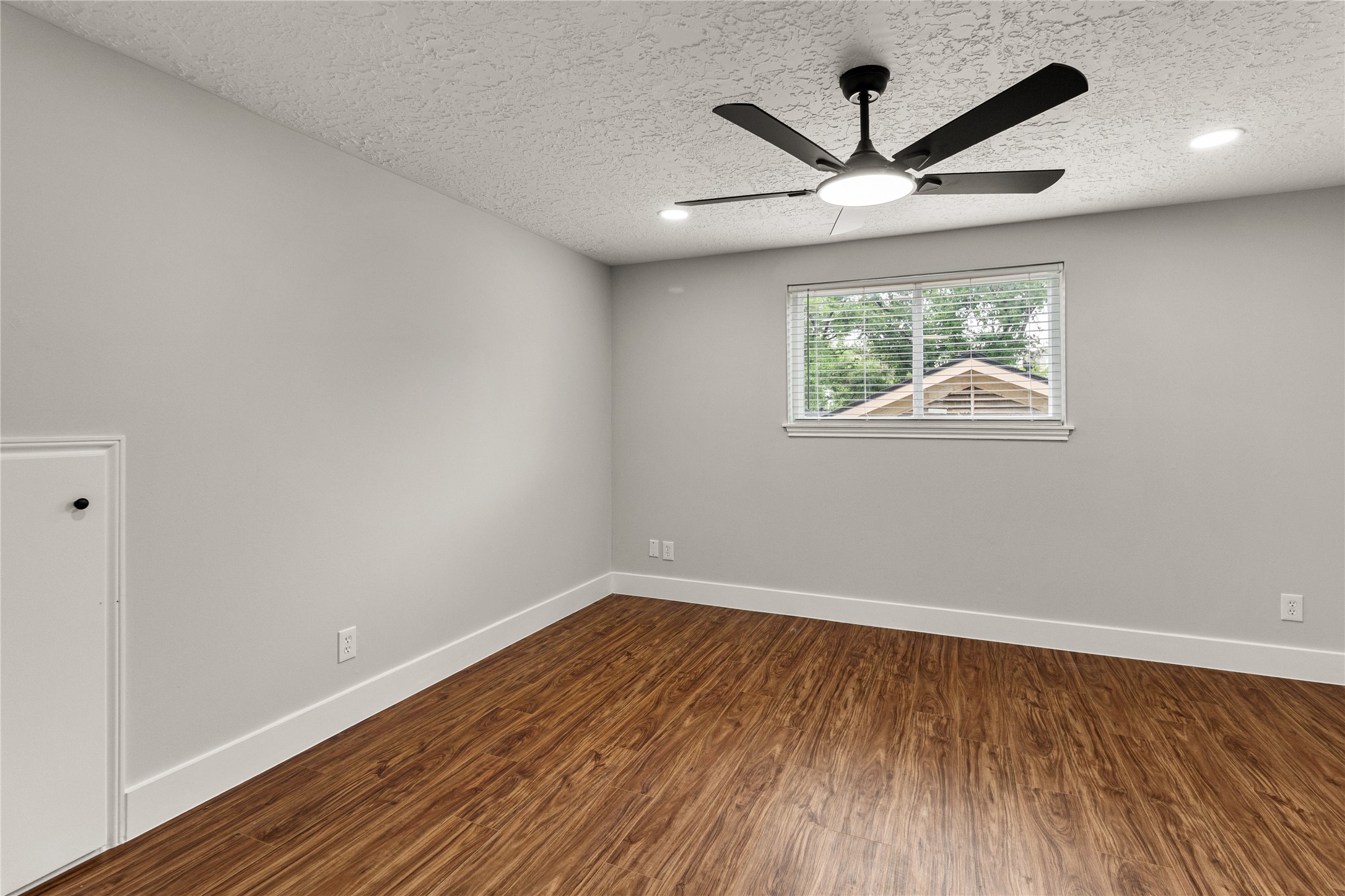 9639 Springview Lane Houston, TX 77080 - Photo 10 of 28