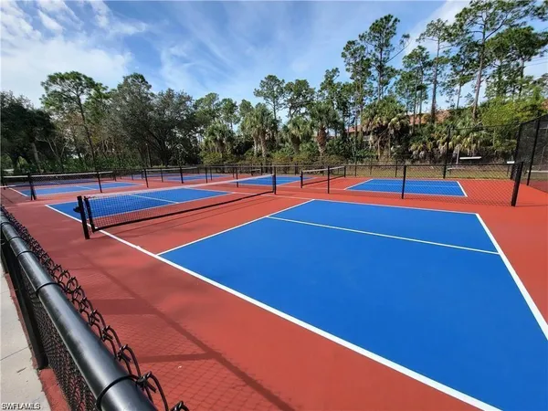 $3,500 | 321 Robin Hood Circle, Unit 201, Naples, FL 34104