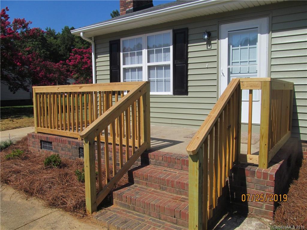 1047 Hay Row Road Clover, SC 29710 - Photo 5 of 21 Gallery Image 5