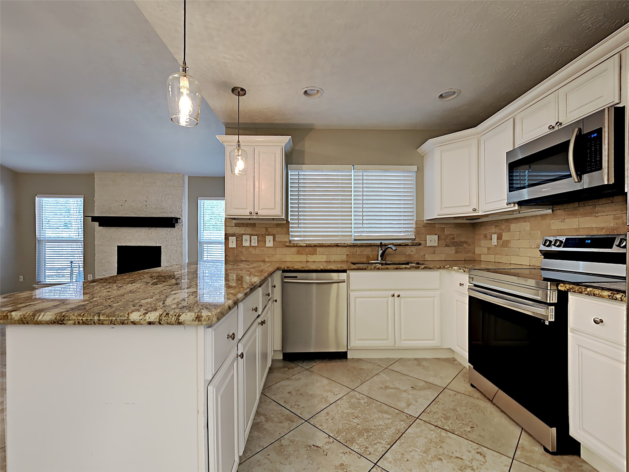 41 Kittiwake Court Spring, TX 77380 - Photo 5 of 18