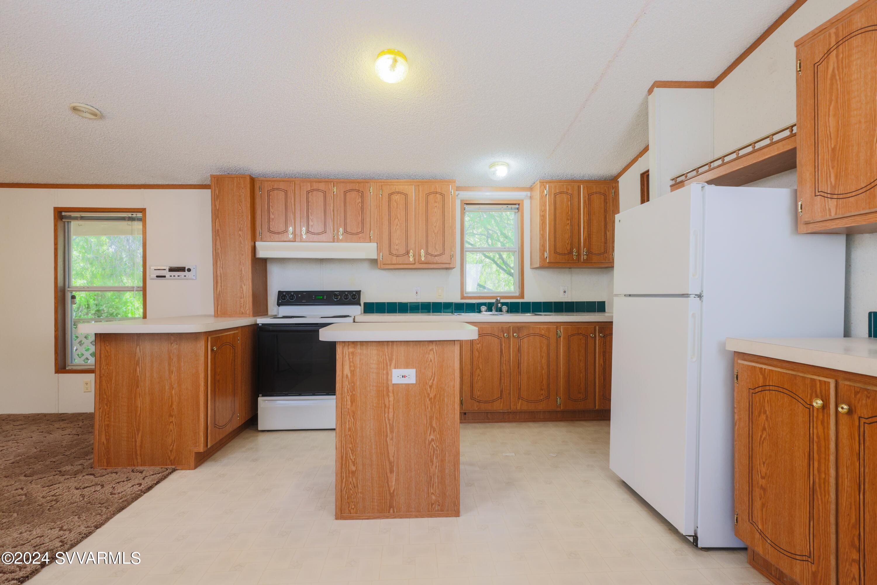 4240 East Aztec Road Rimrock, AZ 86335 - Photo 14 of 30 4240, Kitchen 2