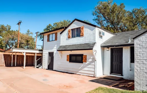 $2,100 | 2436 24th Street, Unit FRONT, Lubbock, TX 79411