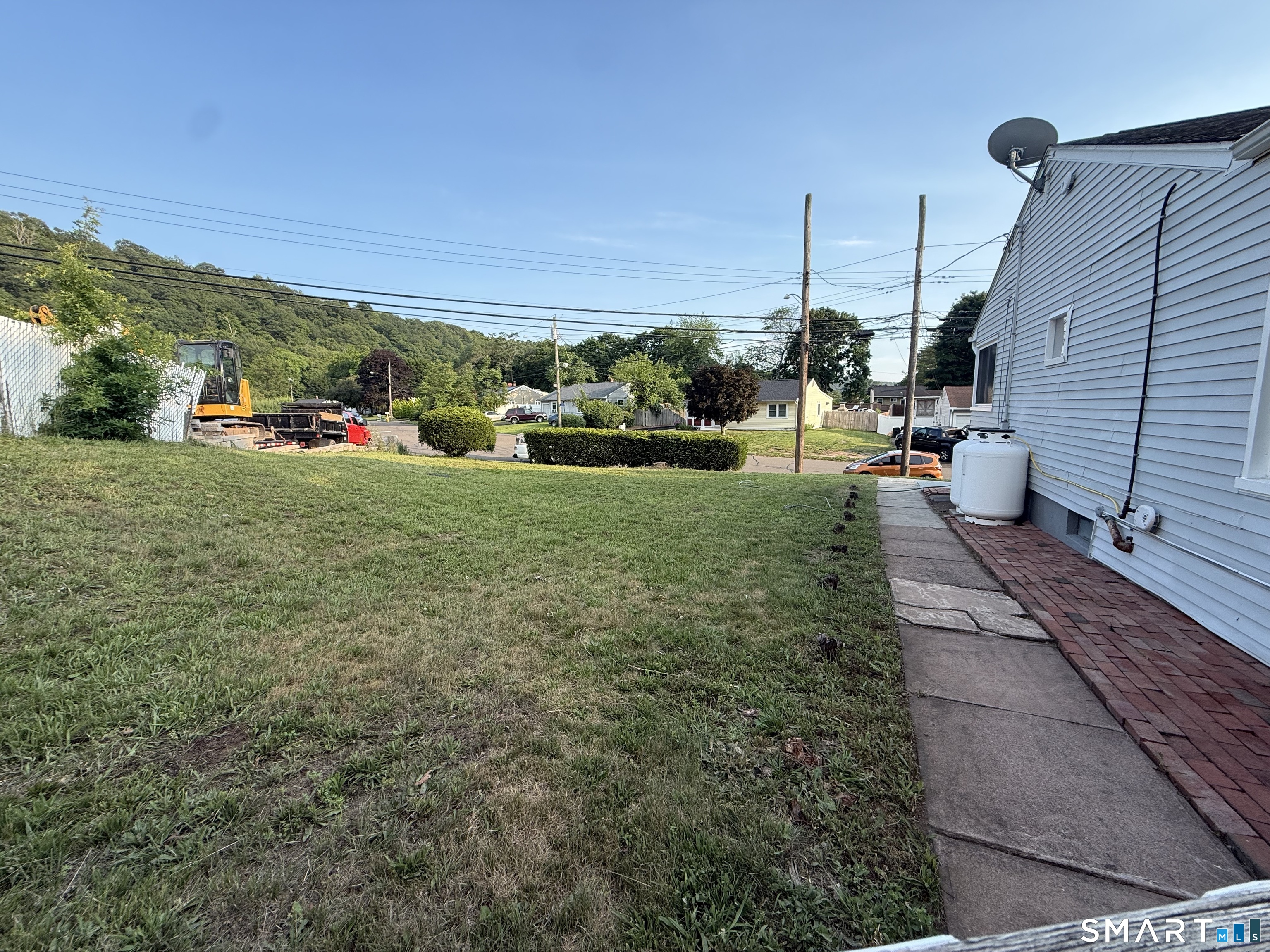 17 Navarro Road East Haven, CT 06512 - Photo 9 of 30 Gallery Image 9
