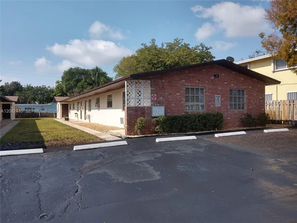 $1,600 | 148 Northwest 40th Court, Unit 1, Oakland Park, FL 33309