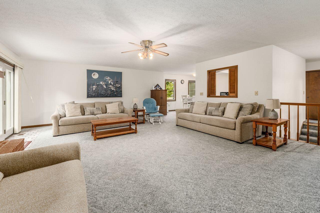 1525 Refugee Road Pickerington, OH 43147 - Photo 3 of 33 Great Room