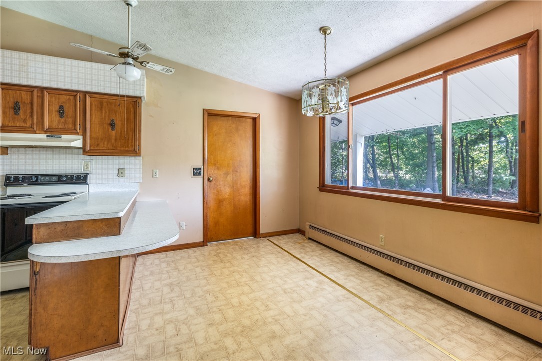 3529 Spring Valley Road Akron, OH 44333 - Photo 9 of 46