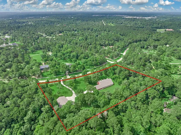 $1,050,000 | 11062 North Hidden Oaks, Conroe, TX 77384