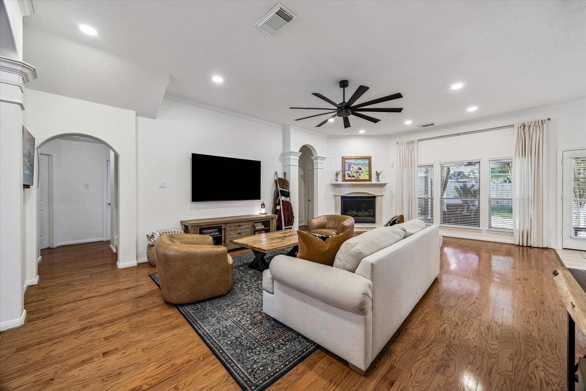 6507 Haughton Court Spring, TX 77389 - Photo 5 of 24 a living room with furniture and a flat screen tv