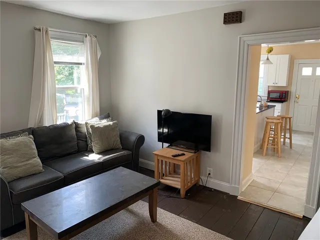 $3,000 | 501 Spring Street, Unit 1, Newport, RI 02840