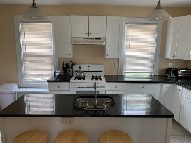 $3,000 | 501 Spring Street, Unit 1, Newport, RI 02840