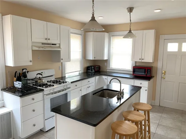 $3,000 | 501 Spring Street, Unit 1, Newport, RI 02840