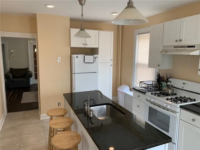 $3,000 | 501 Spring Street, Unit 1, Newport, RI 02840