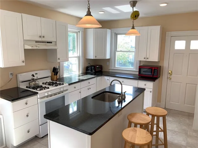 $3,000 | 501 Spring Street, Unit 1, Newport, RI 02840