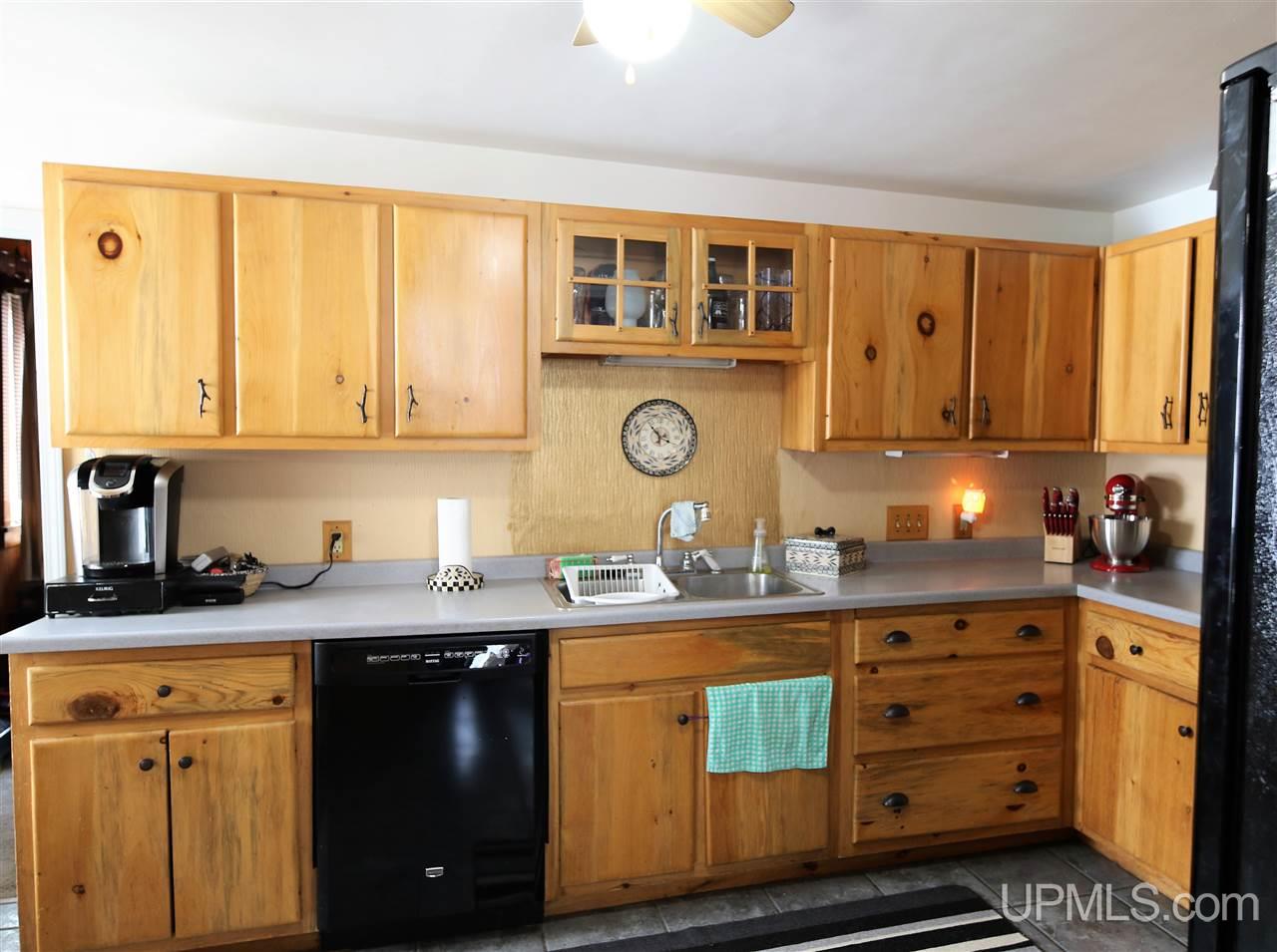 636 East Division Street Ishpeming, MI 49849 - Photo 5 of 43