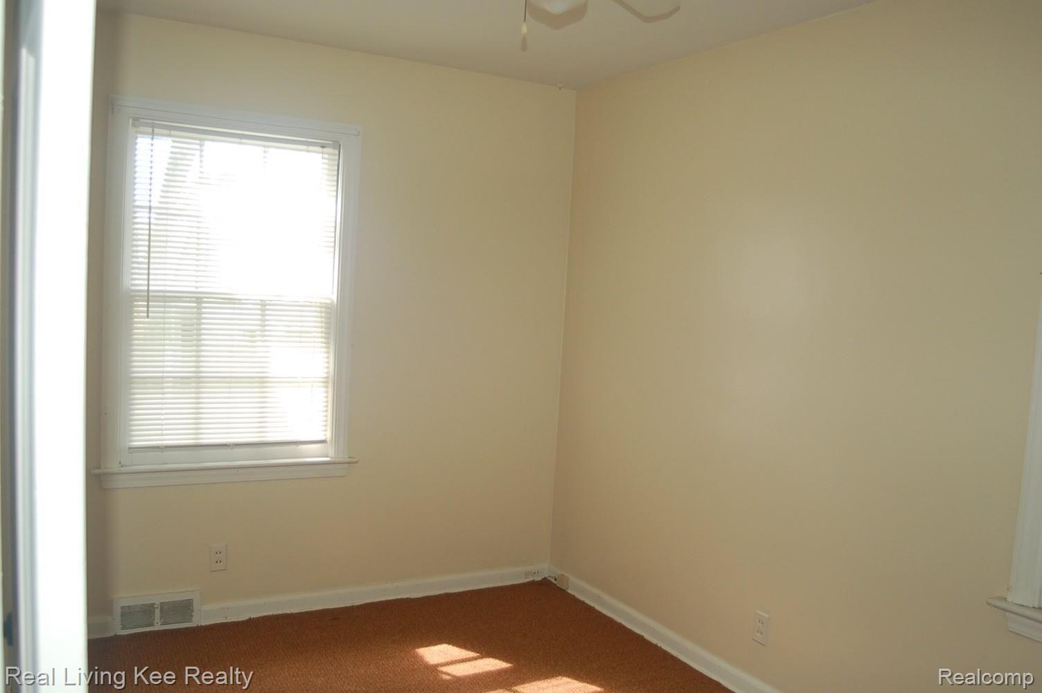 3370 Lapeer Road Port Huron, MI 48060 - Photo 10 of 16 DSC_0024.JPG