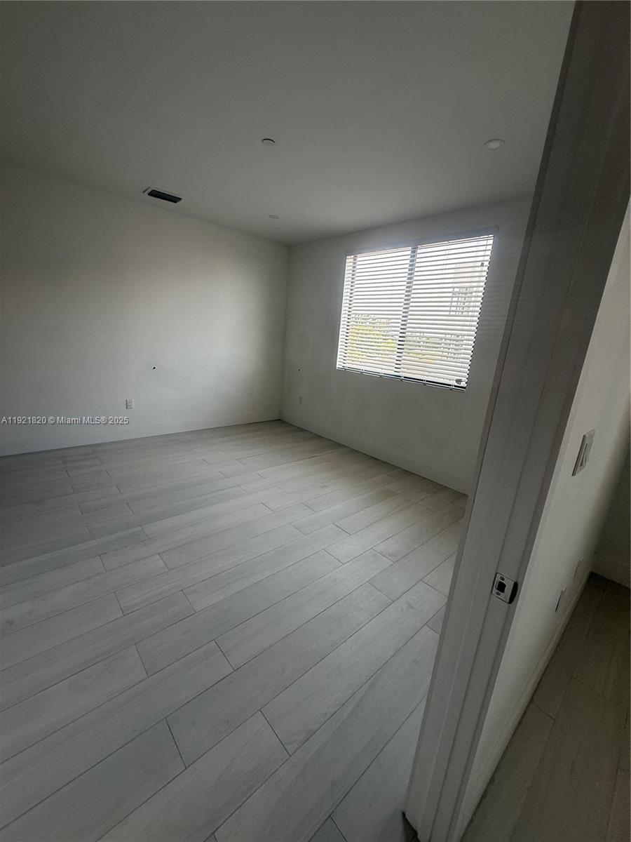 909 East 24th Street, Unit 403 Hialeah, FL 33013 - Photo 14 of 20 an empty room with a window