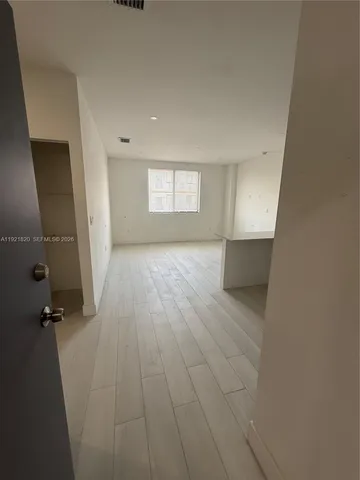 $2,400 | 909 East 24th Street, Unit 403, Hialeah, FL 33013